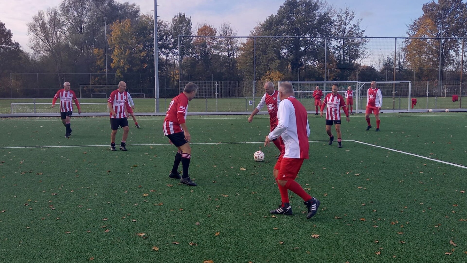 Wisselend succes voor Steenwijk 1 en 2 bij Walking Football Noord Nederland