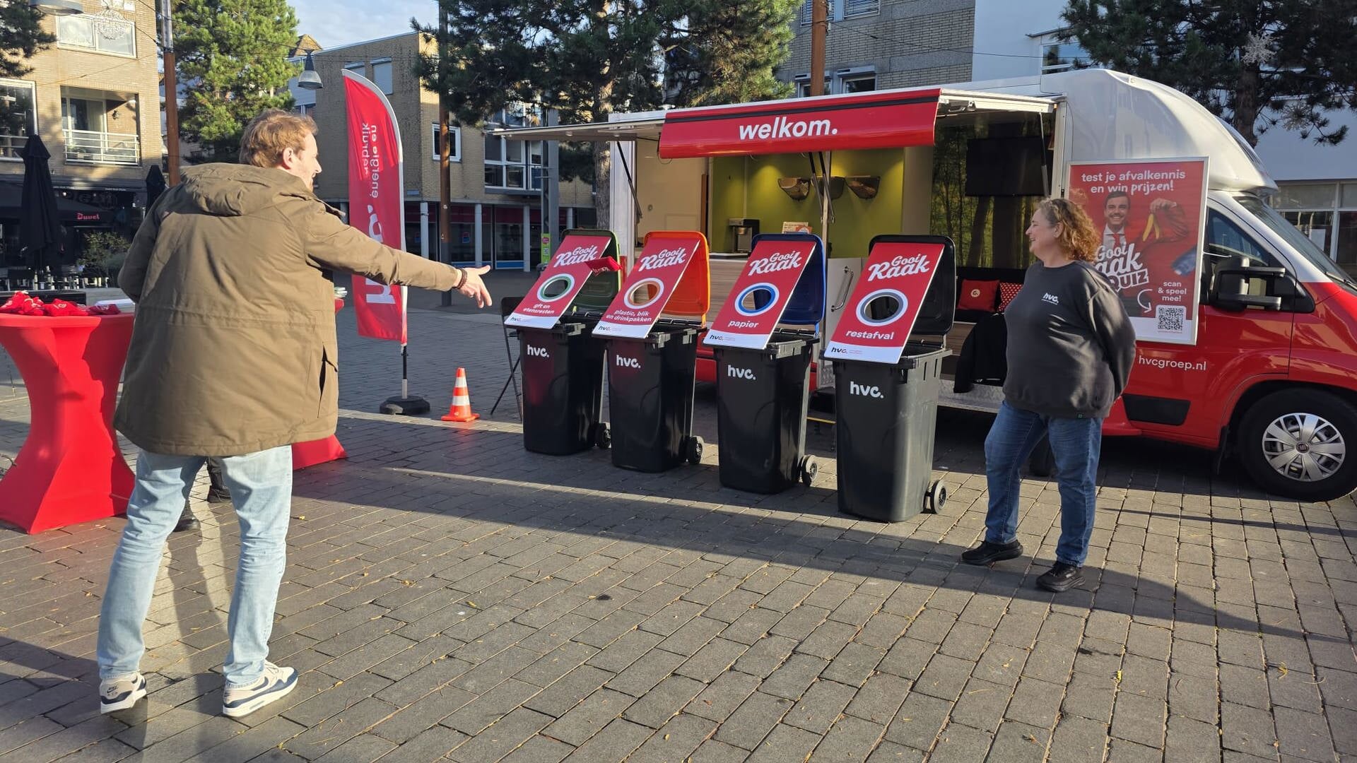 Spelenderwijs leren afval scheiden op het Kerkplein