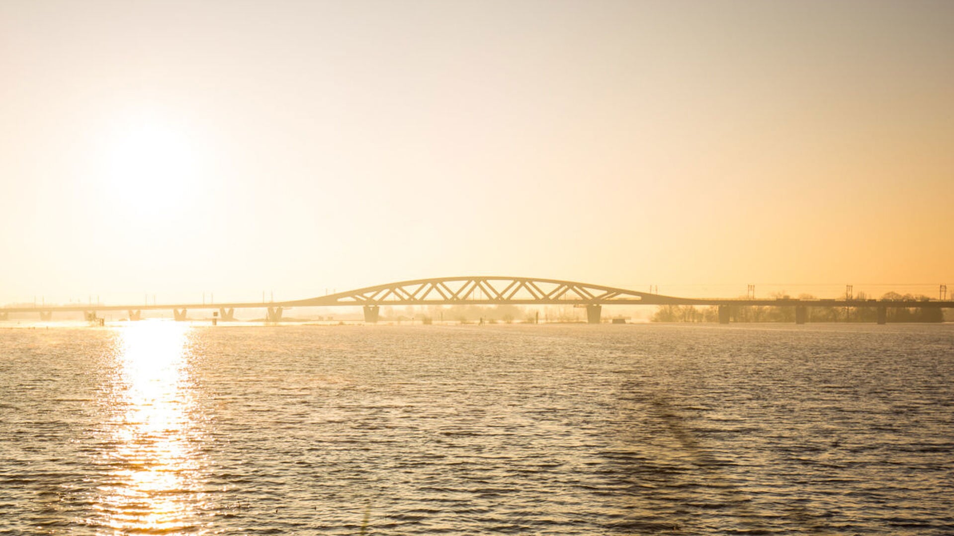 Overleden persoon aangetroffen in de IJssel tussen Hattem en Zwolle