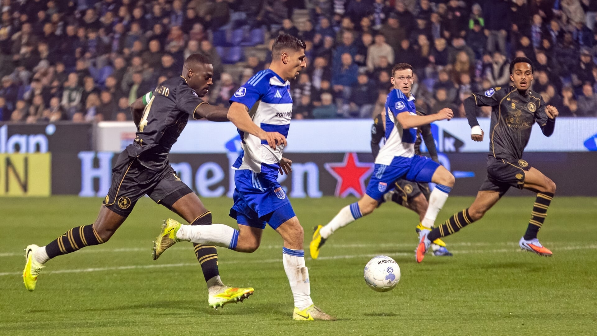 PEC Zwolle smaakt zoet van zege weer eens en verslaat Sparta