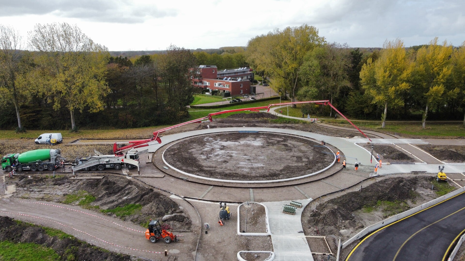 Regen zorgt voor vertraging: openstelling rotonde Elburgerweg–Biddingringweg week uitgesteld