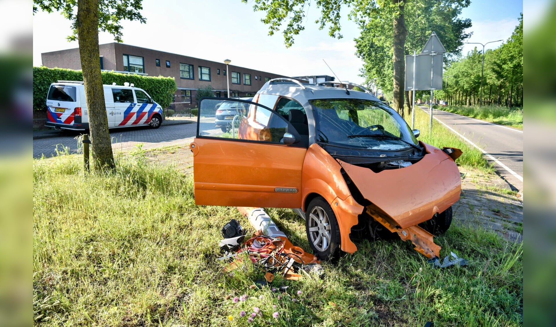 Brommobiel Botst Met Auto: Bestuurder Naar Het Ziekenhuis - Al Het ...