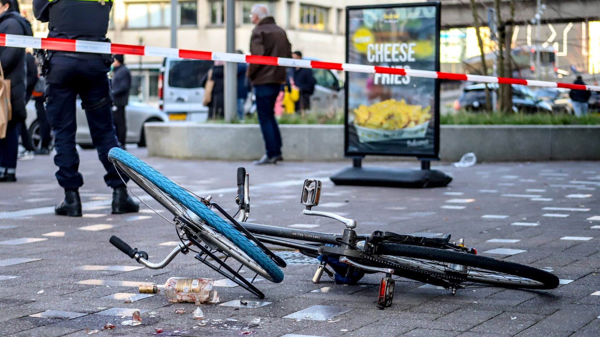 Zwaargewonde Man Zakt Voor Restaurant In Elkaar Na Steekpartij Bij ...