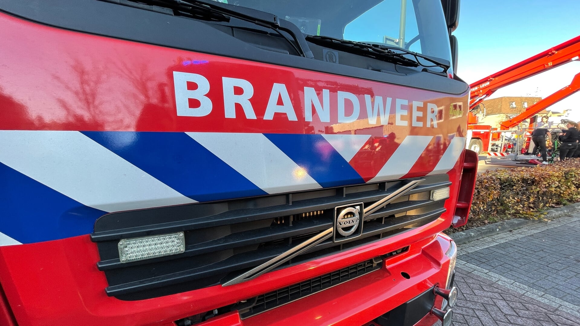 Woningbrand-in-Huijbergen--hulpdiensten-massaal-uitgerukt