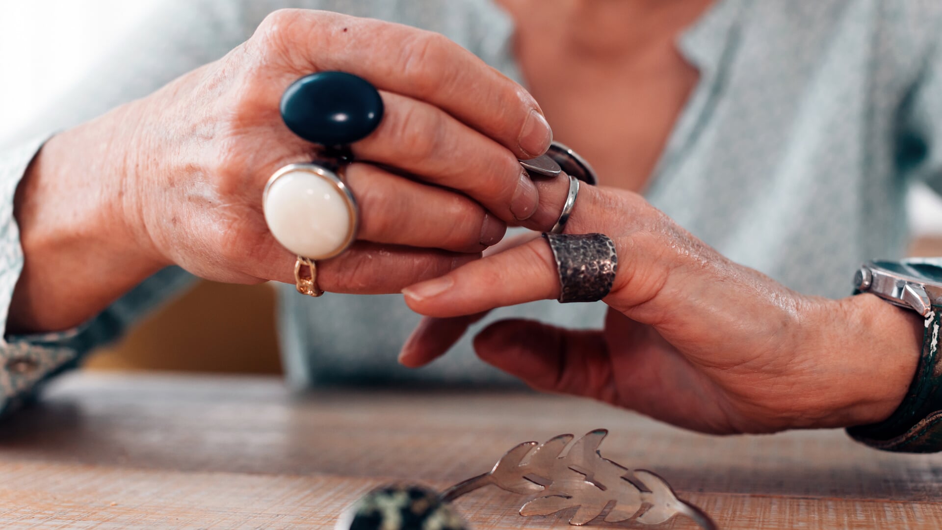 Oude vrouw beroofd door mannen die ‘lekkage kwamen herstellen’