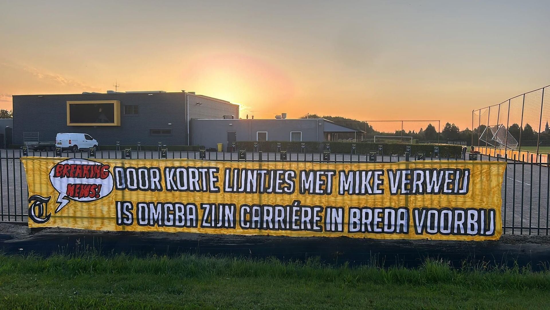 NAC-fans uiten onvrede over Omgba met spandoek bij trainingscomplex ...