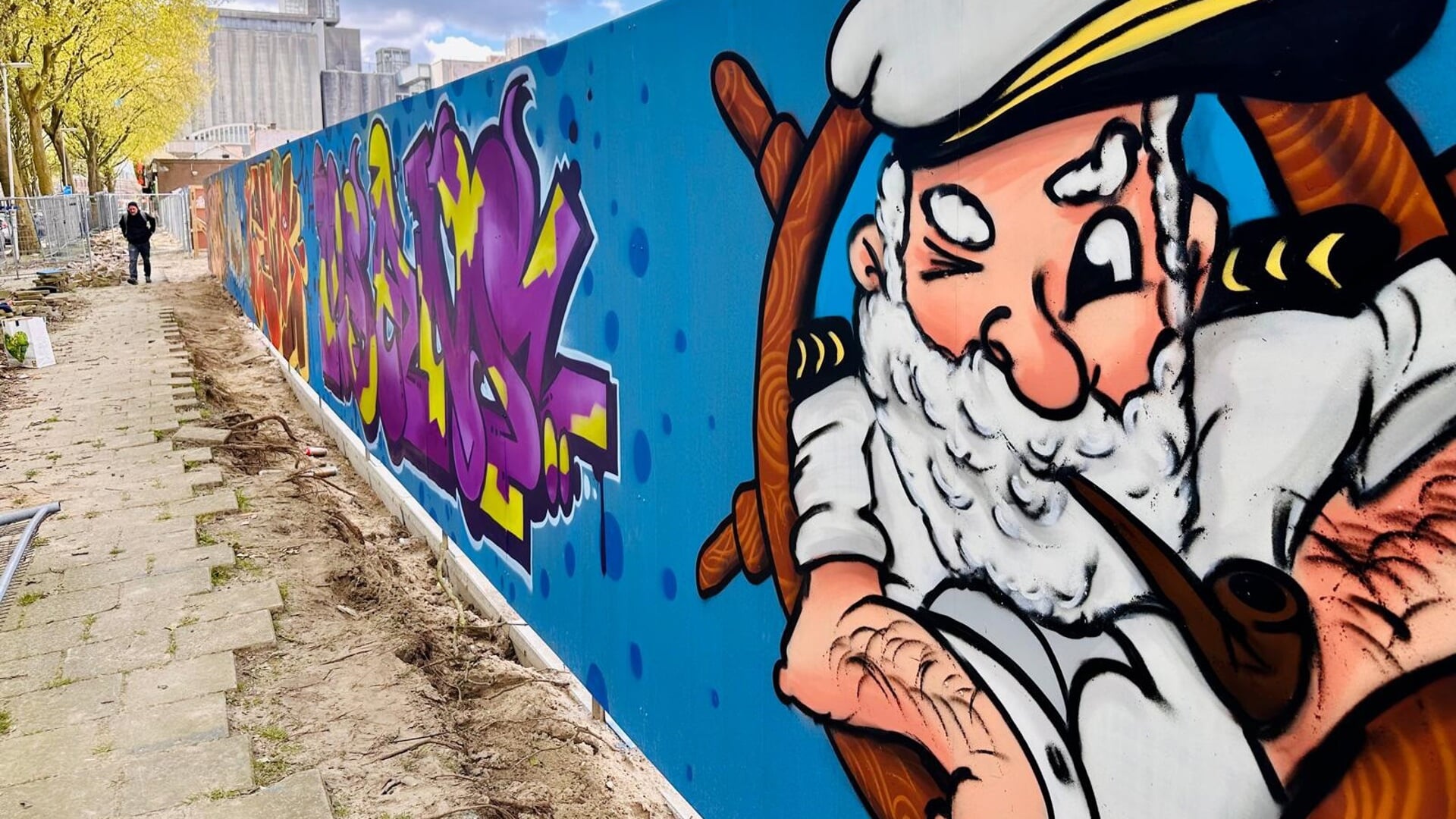 De geschiedenis van Katendrecht in 120 meter aan graffiti op bouwschutting  - Adverteren Rotterdam | De Havenloods | Krant en Online