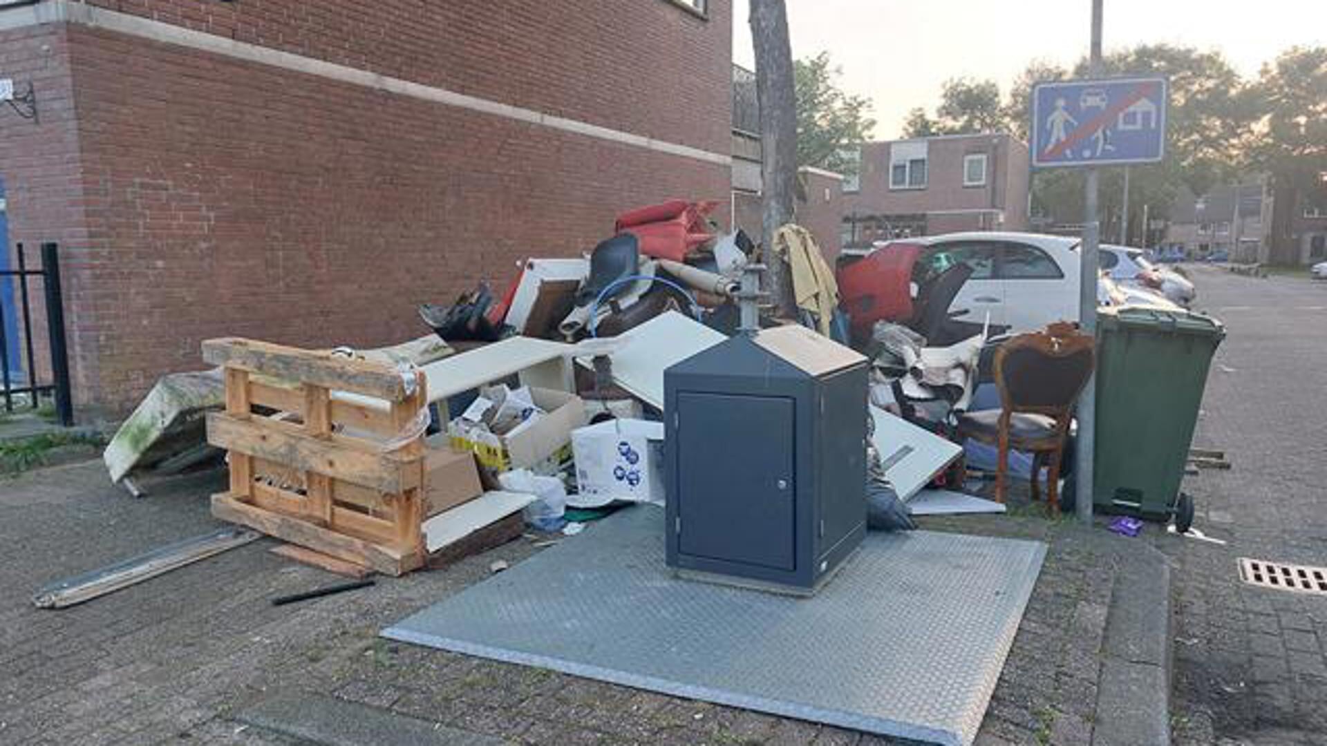 Bewoners Beverwaard Vinden Proef Met Grofvuil Nu Al Mislukt, Wethouder ...