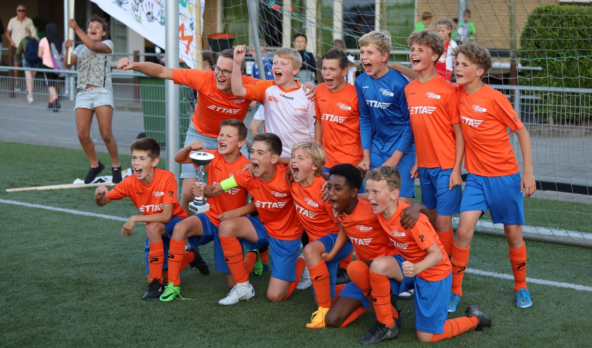 Jongens School met de Bijbel Bleskensgraaf kampioen bij schoolvoetbal