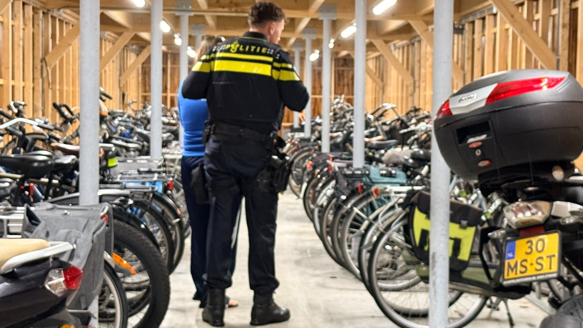 Brand door vuurwerk in fietsenstalling Veghel - kliknieuws.nl | De snelste lokale nieuwssite van Ned