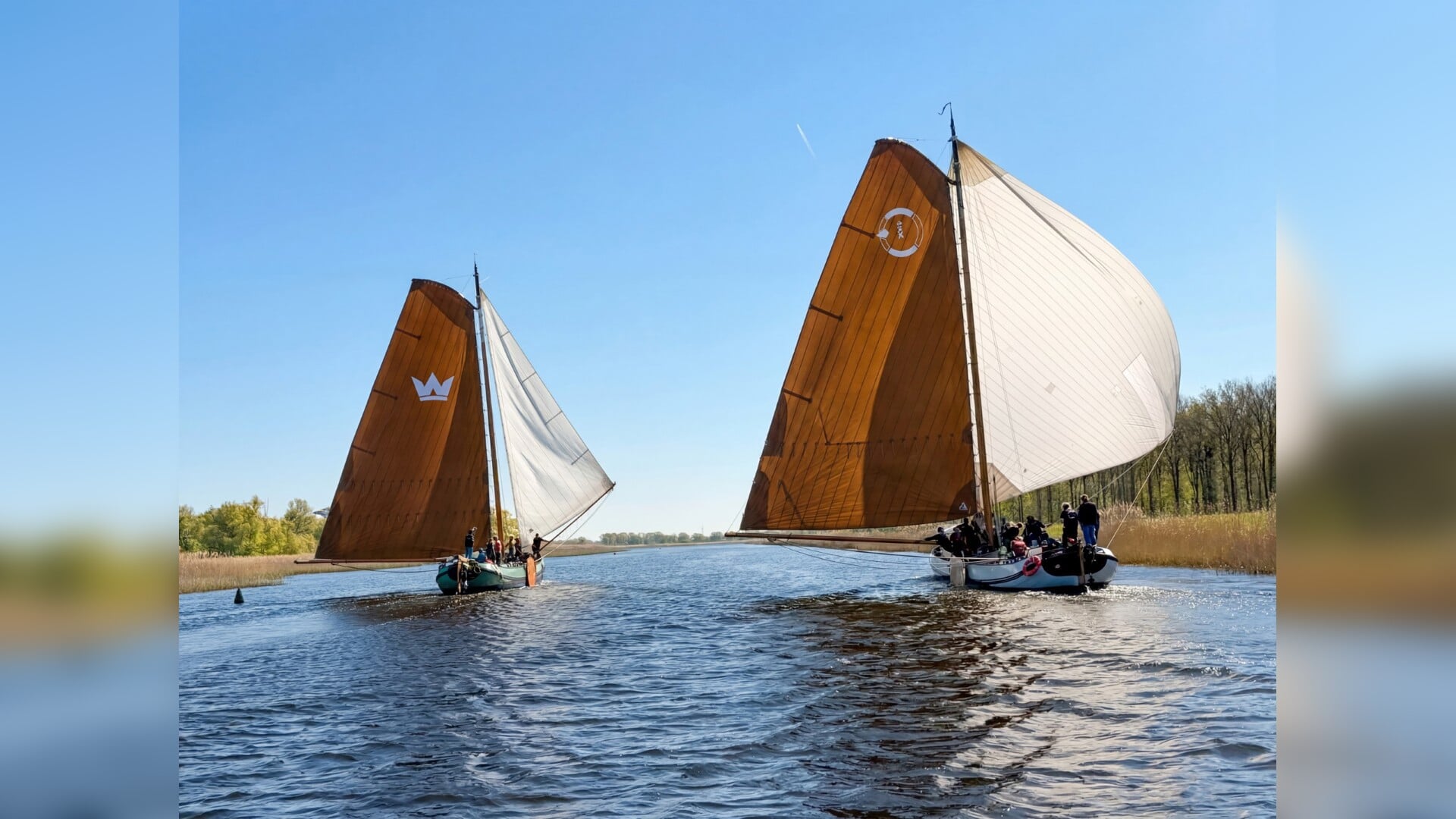 Skûtsje Westenwind wint 27e Mattenschippersrace in Blokzijl ...