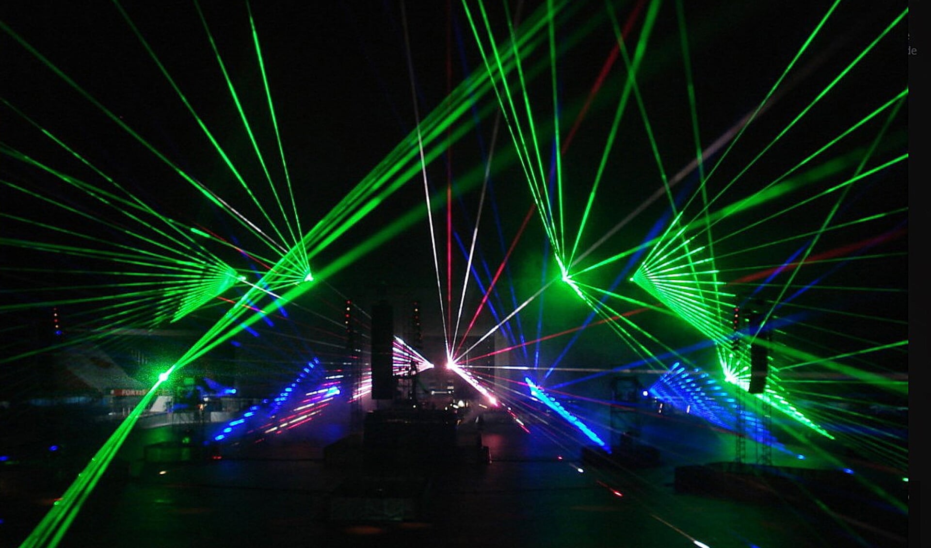 Grote lasershow voor heel het dorp bij Poldercross Bleskensgraaf