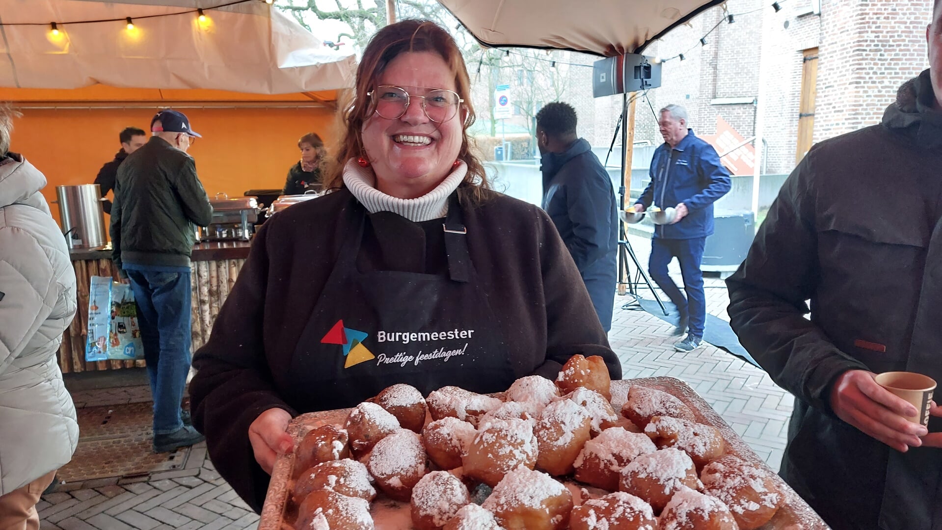Morgen opnieuw Oliebollenparty op Raadhuisplein