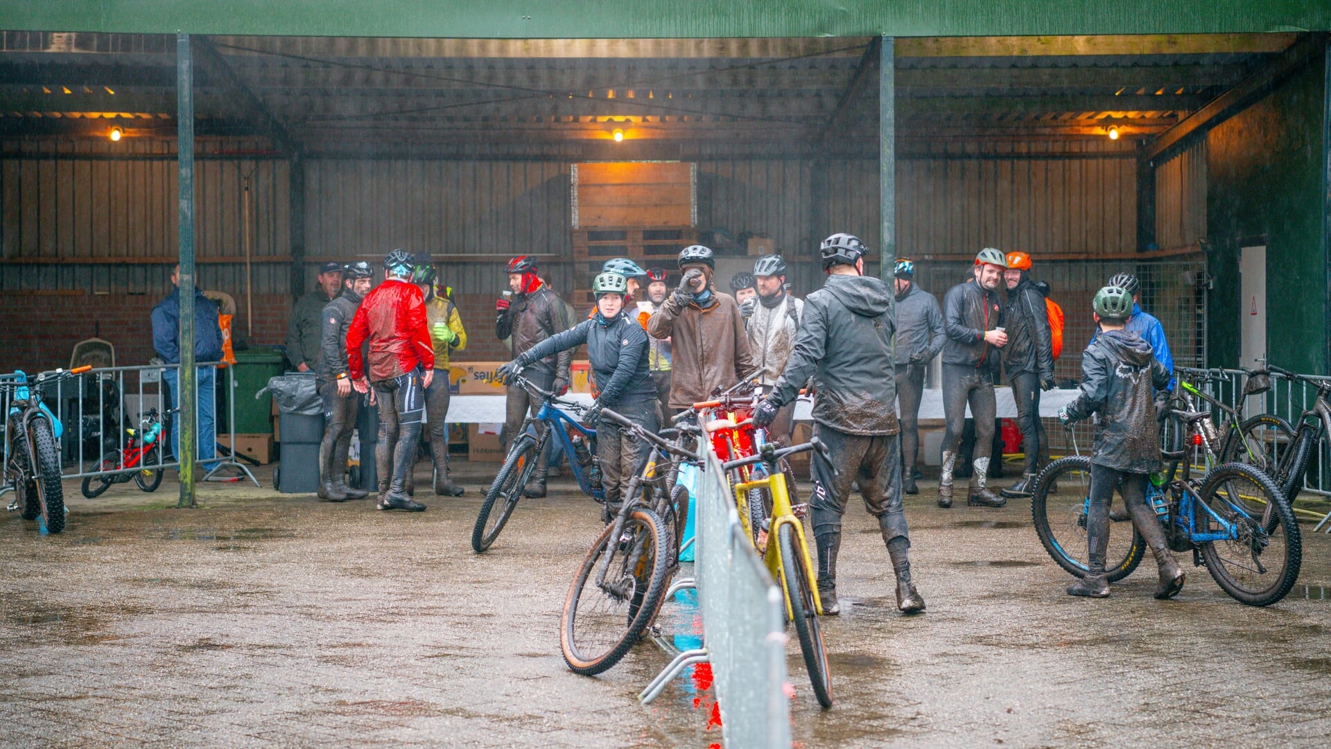 Regenachtige zondag zit wielercomité tegen bij MTB-tocht