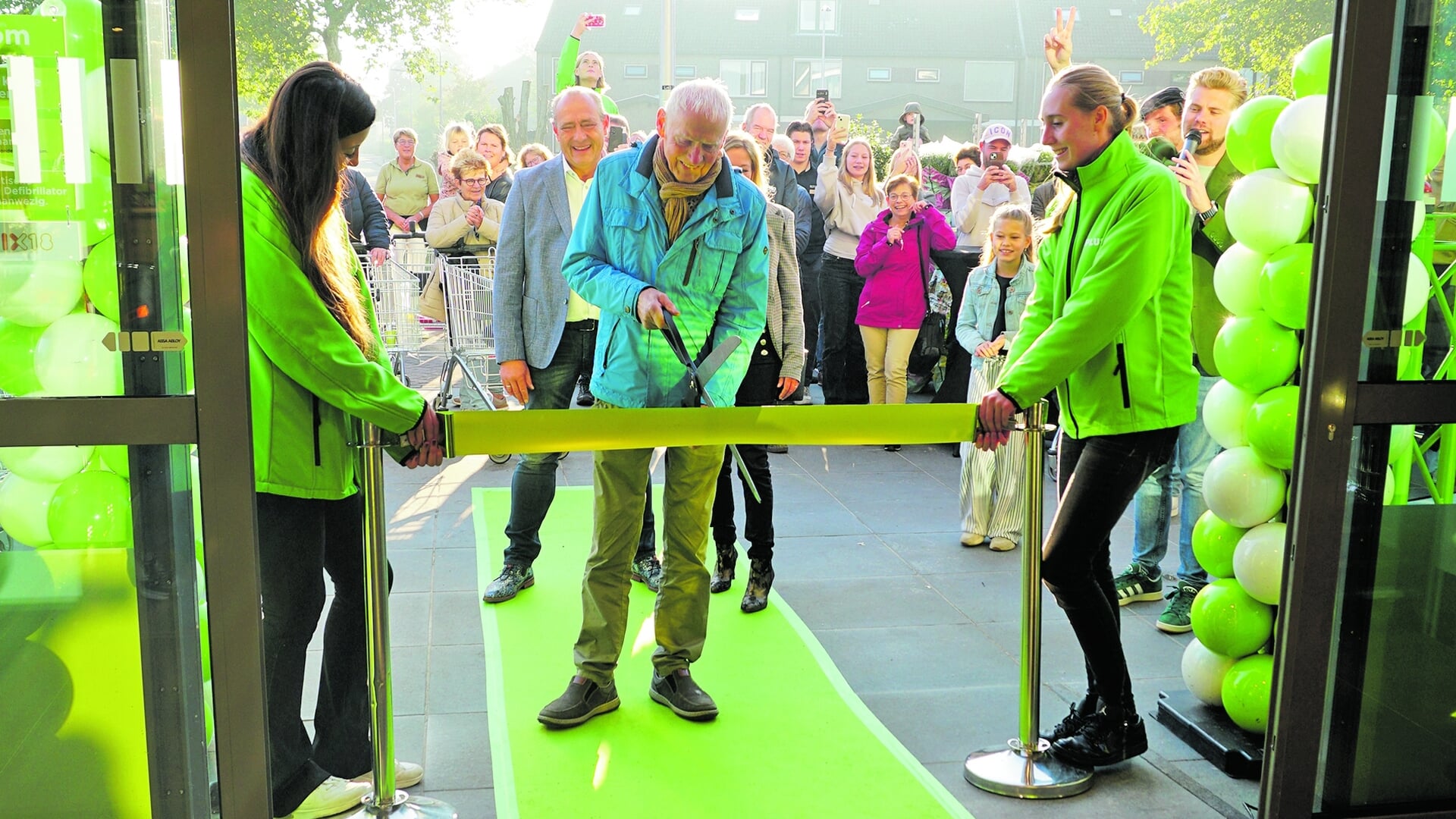 De mooie supermarkt langs de A12 is geopend