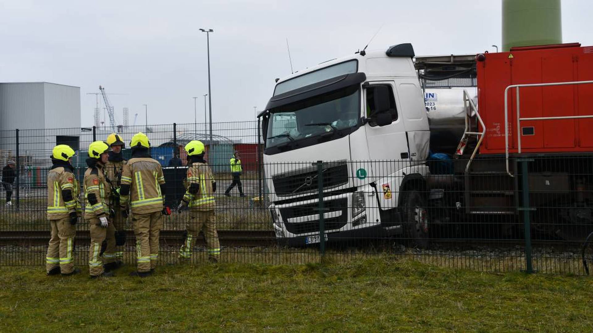 Trein botst met vrachtwagen in Vlissingen-Oost