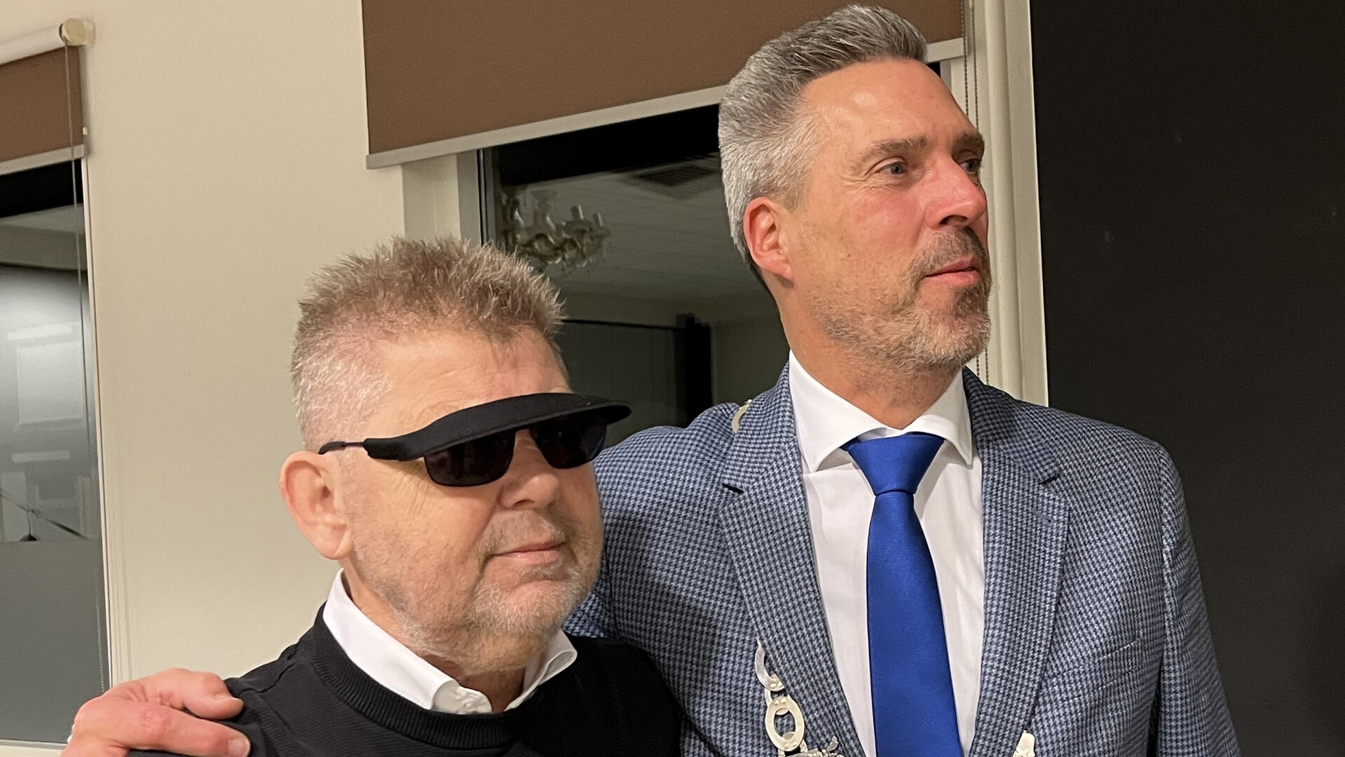 Kees Smit ontvangt gemeentelijke erespeld voor inzet Havenkoor Fortitudo