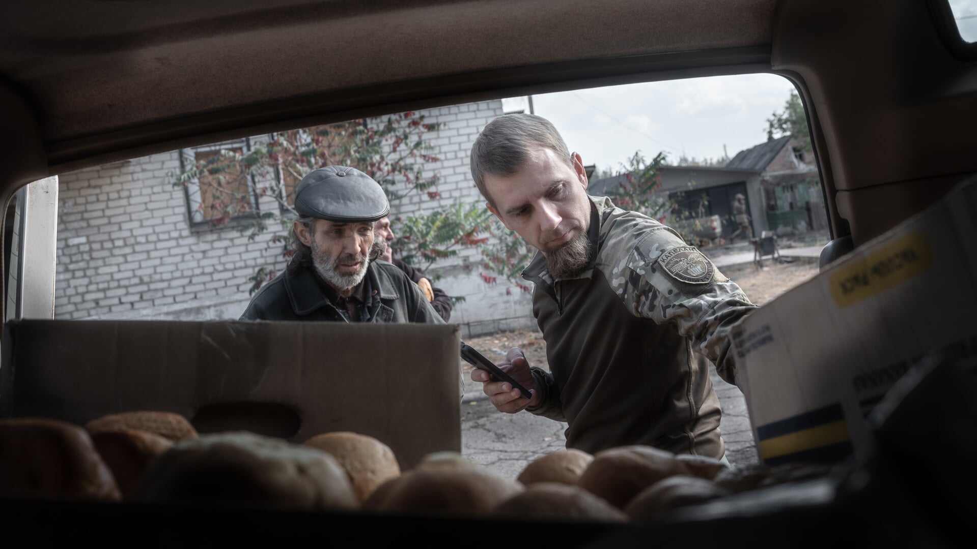 Kapelaan Oleksandr bemoedigt Oekraïense soldaten aan het front. 'Mijn werk is een daad van geloof'