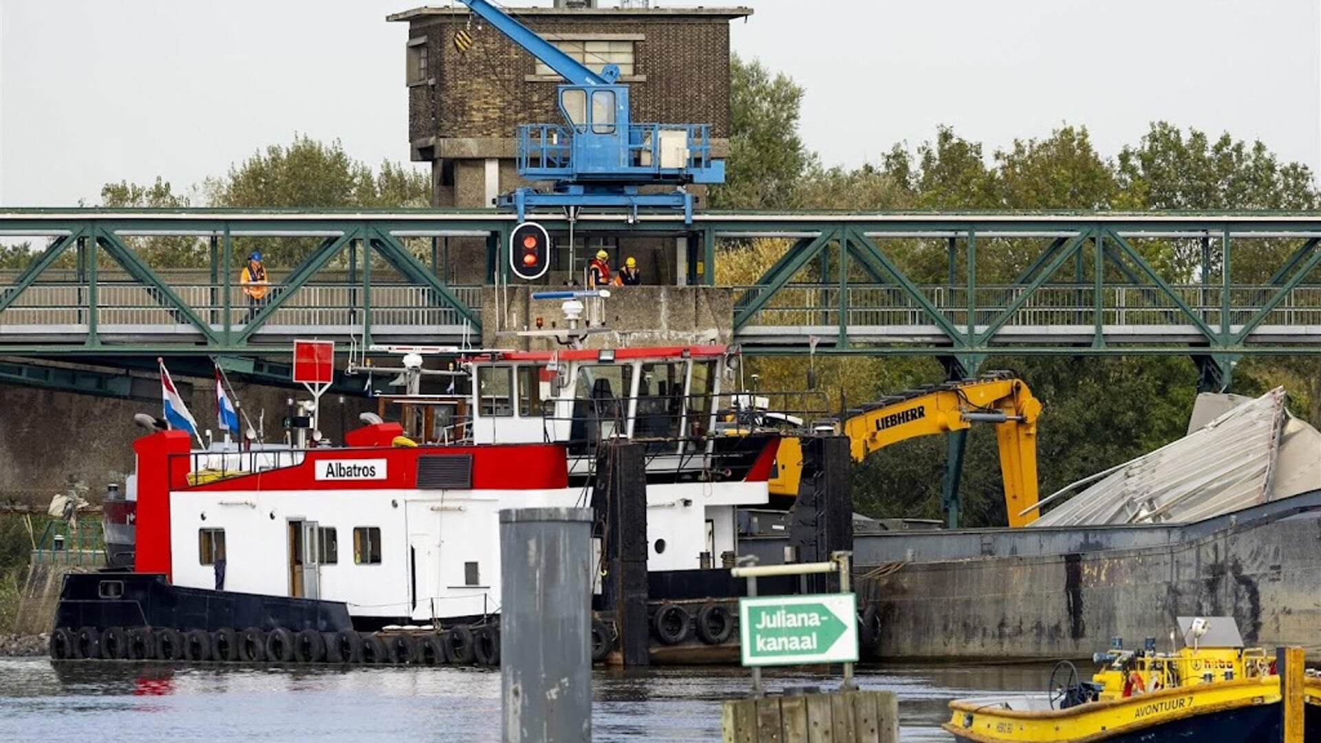 Maas bij Borgharen weer op peil na geslaagde berging schip