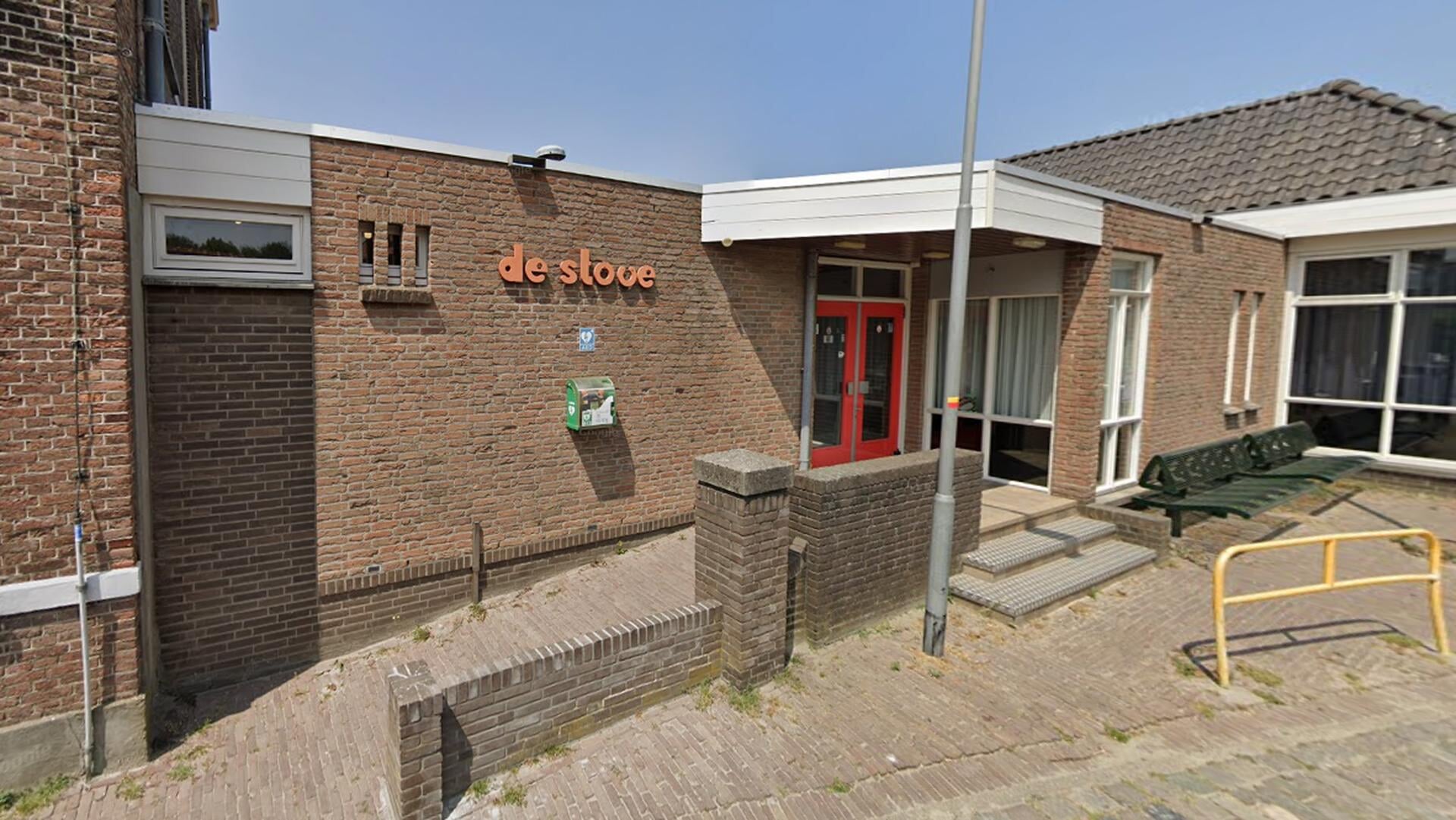 Inloopdag-Stavenisse-met-fotopresentatie-van-restauratie-grafmonument
