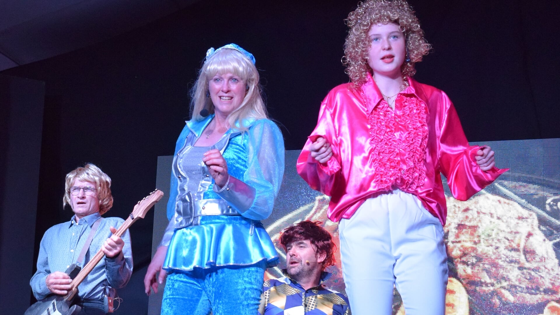 Meej veul leut douwt ‘t Agmaols Cabaret dur!