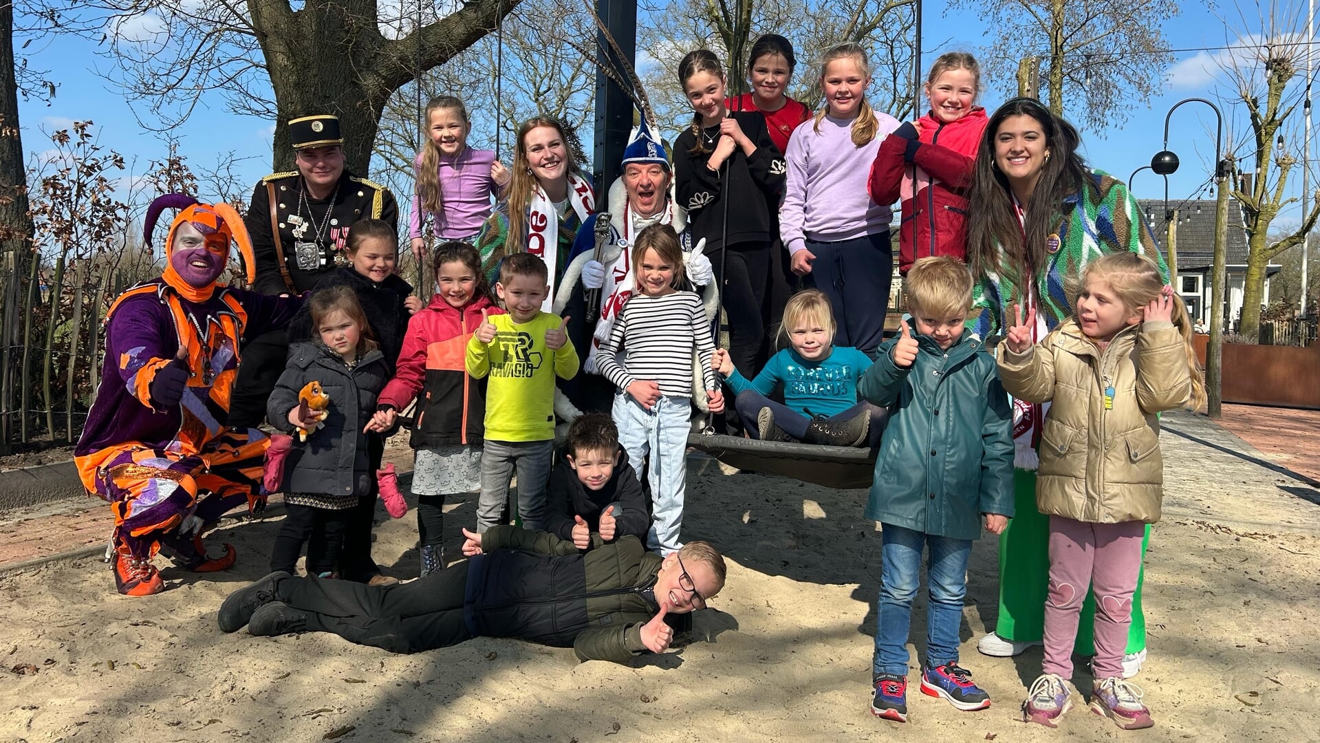 Overwinningslunch voor de kinderen uit het Aopelaand