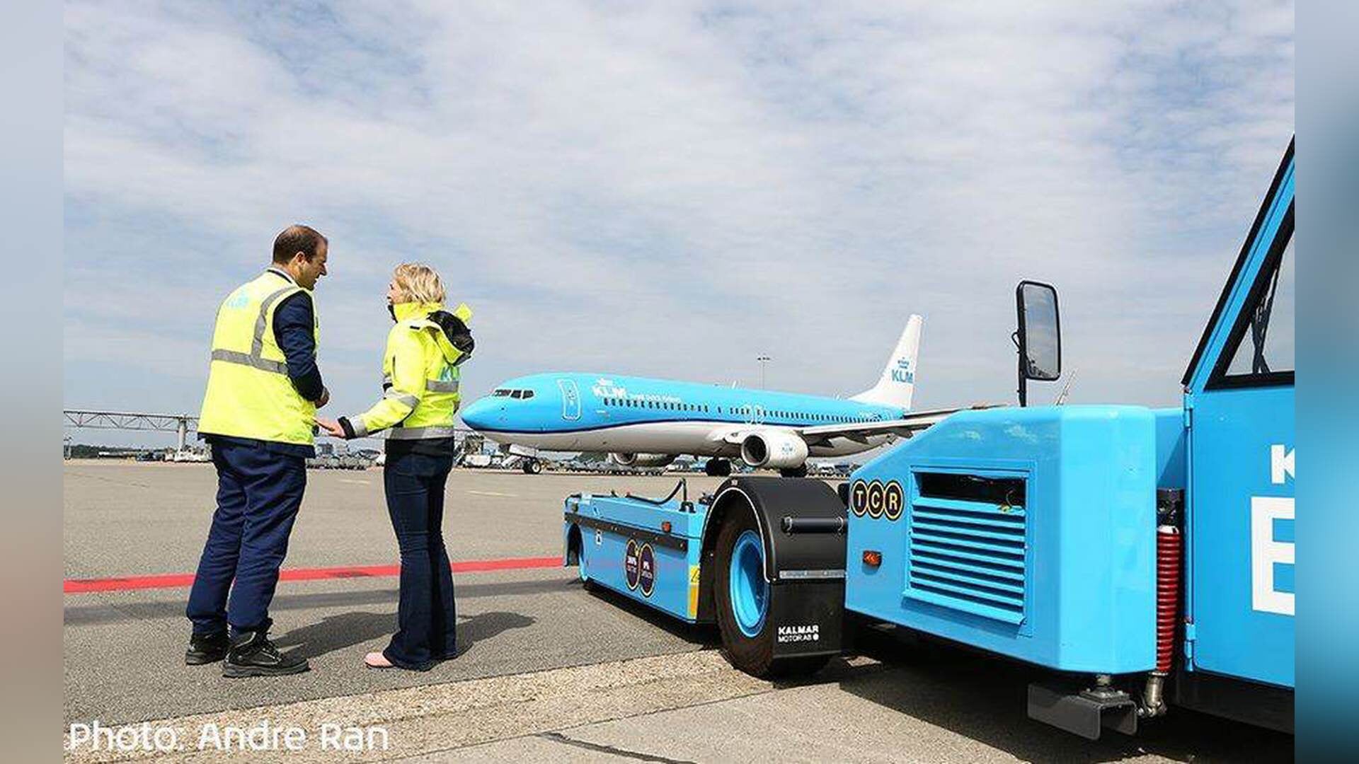 KLM neemt nieuwe elektrische pushback-trucks in gebruik - Altijd het ...