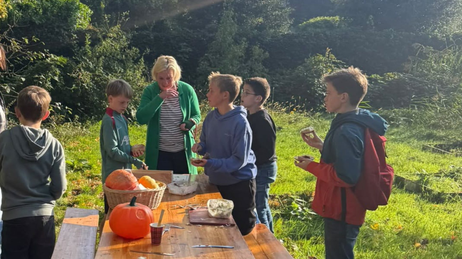Feestelijk oogstfeest moestuinproject Het Palet