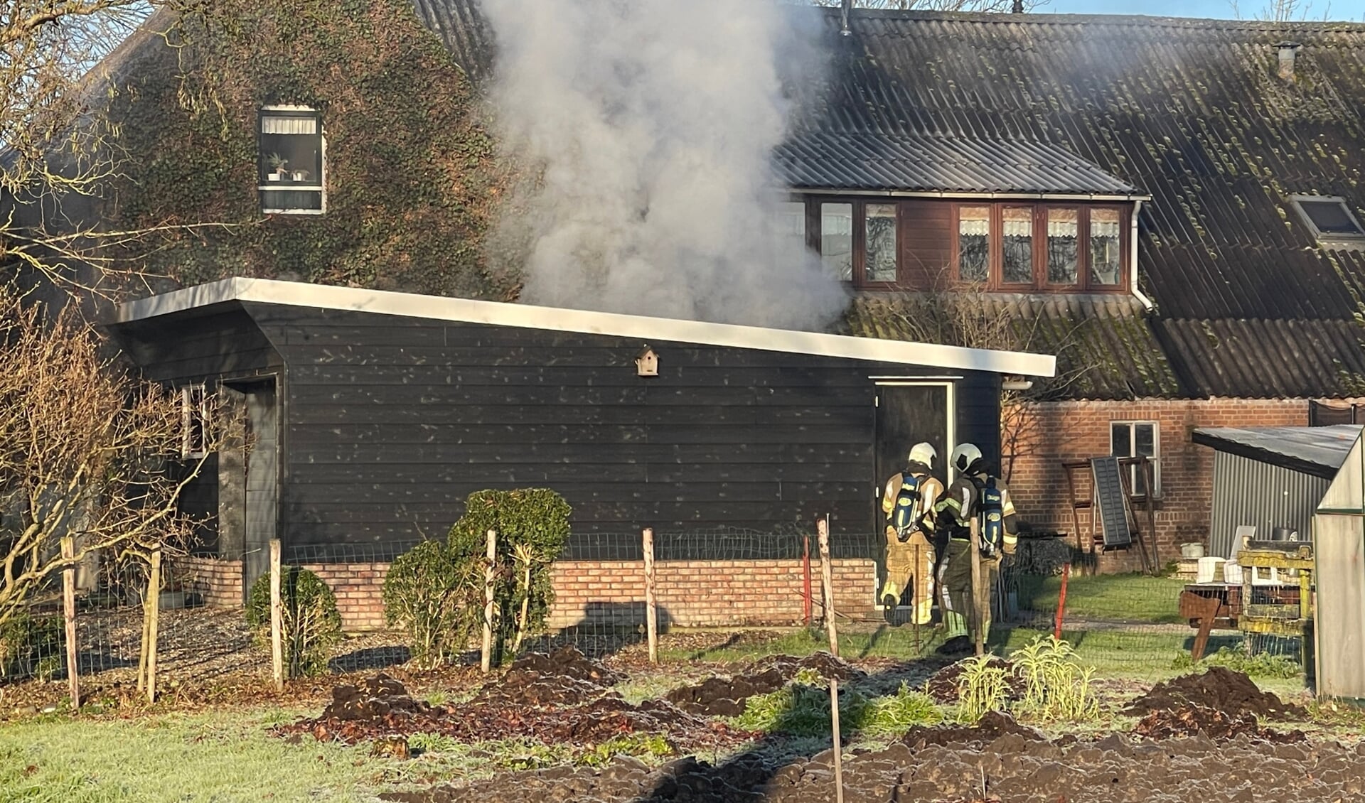 Veel rook bij brand in schuur in Leerbroek