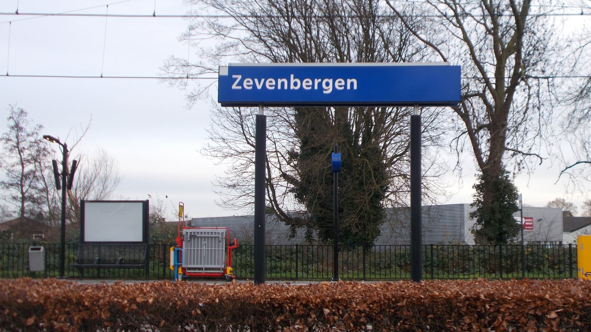 Defecte bovenleiding: Maandagochtend geen treinen langs Zevenbergen
