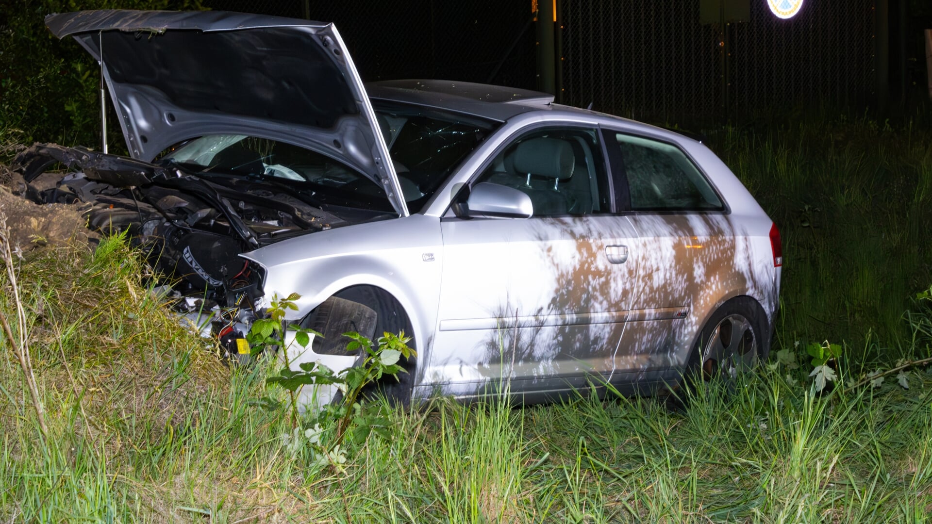 Auto botst op geluidswal Bunkerbaan, inzittende(n) spoorloos