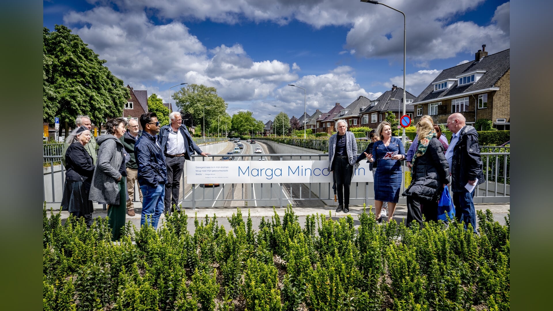 Naambord Marga Mincoplein feestelijk onthuld in Breda