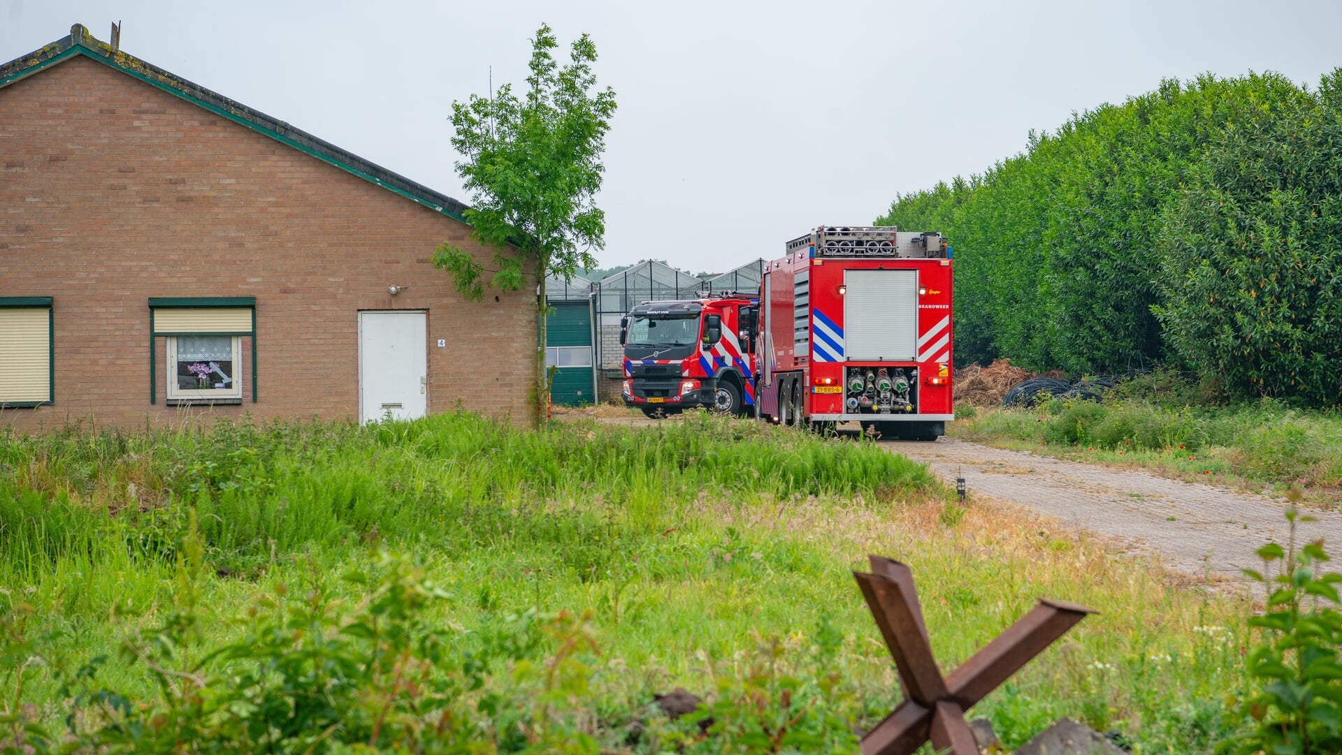Brandweer in actie bij brand in glastuinbouwcomplex aan Heerlesebaan