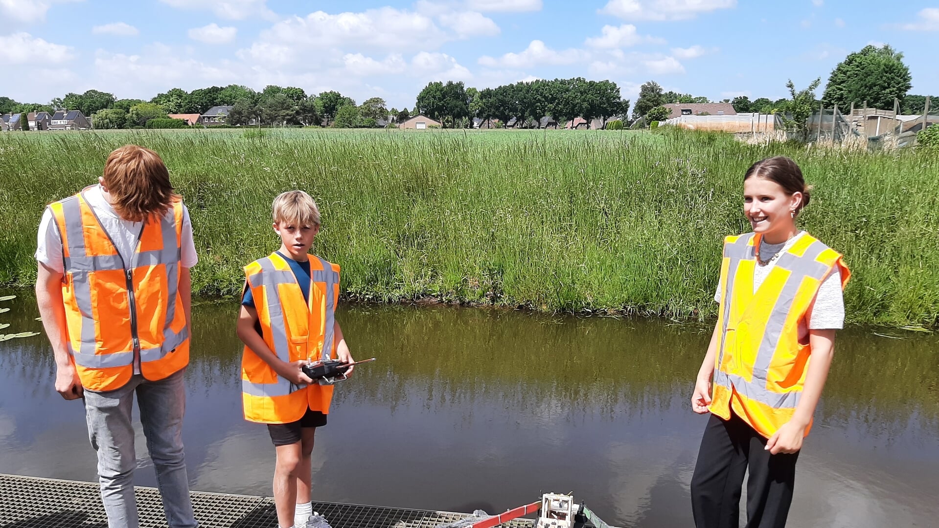 Zundertse leerlingen werken aan oplossing afval in water