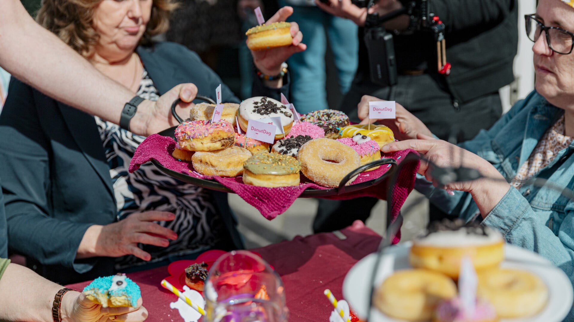 Gratis donuts en een goed gesprek op Donutdag in Bergen op Zoom