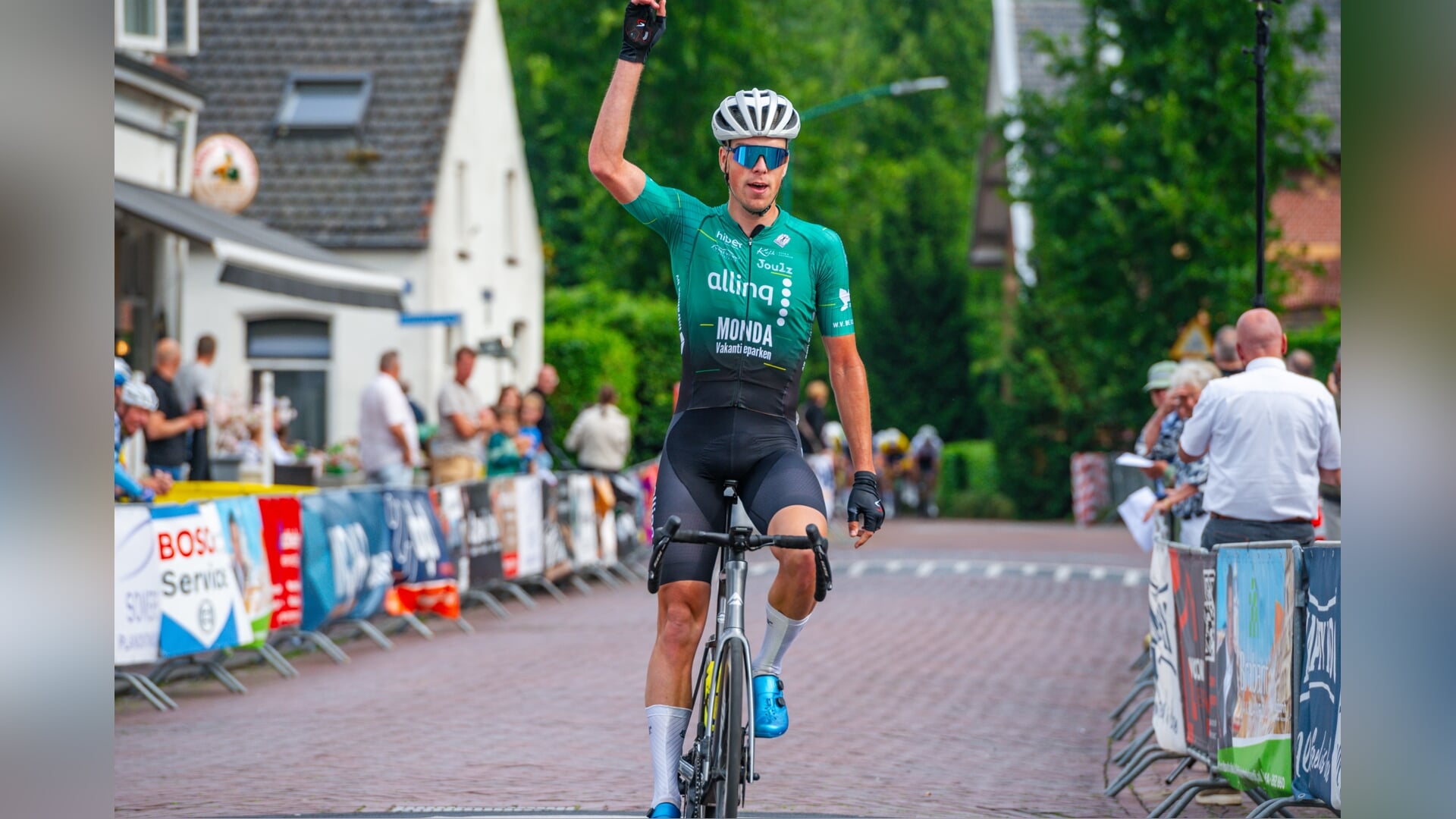 Tim Bierkens wint Ronde van Huijbergen, eindzege voor Jens van Korvor