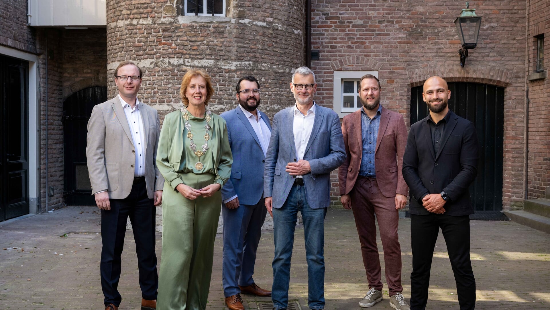 Zwembad De Melanen blijft open, stoepen worden aangepakt: gemeente presenteert sluitende begroting