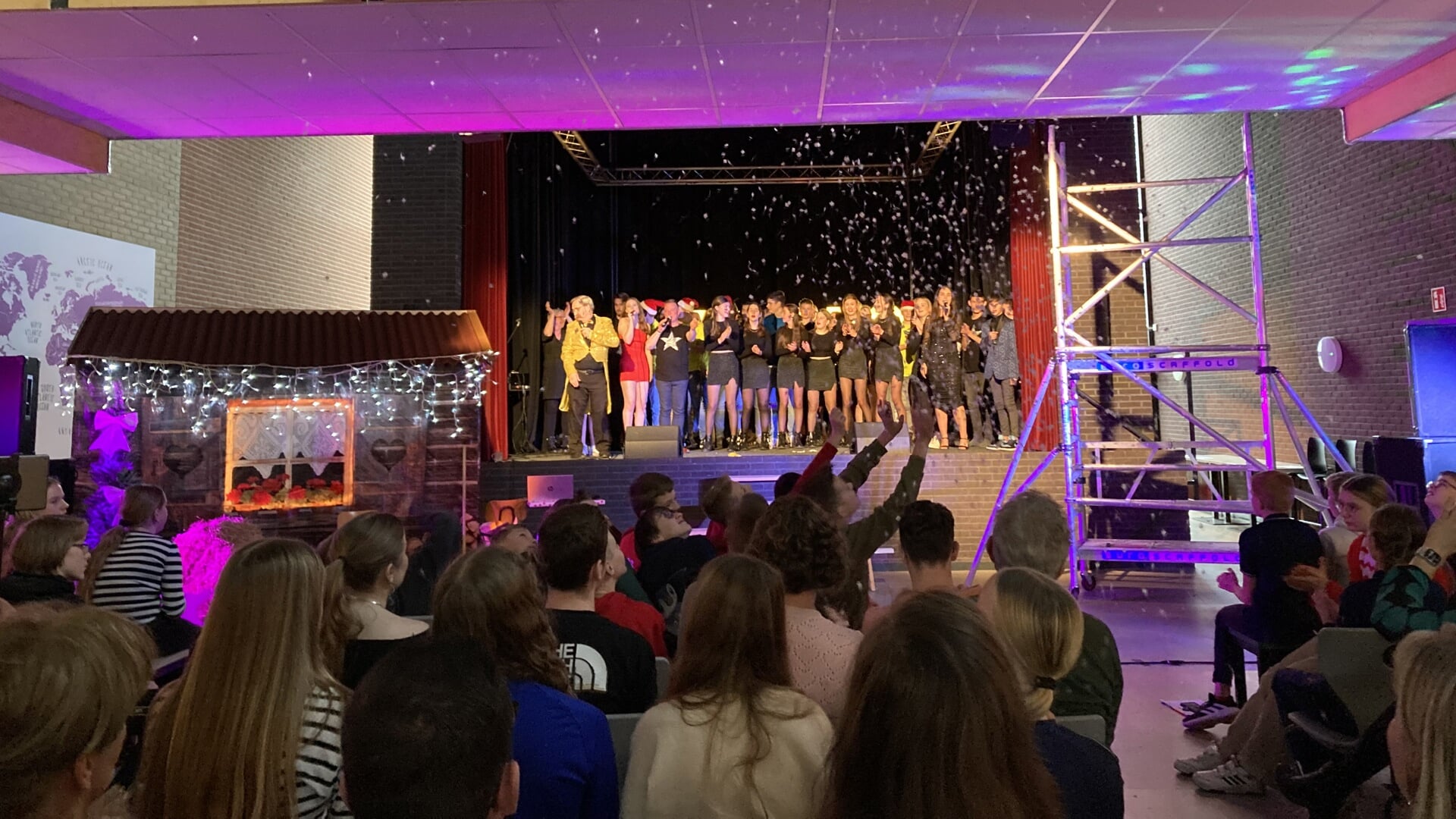 KerstCadeauShow bij CSG Liudger Waskemeer een groot succes - Nieuws uit het noorden en oosten van Fr