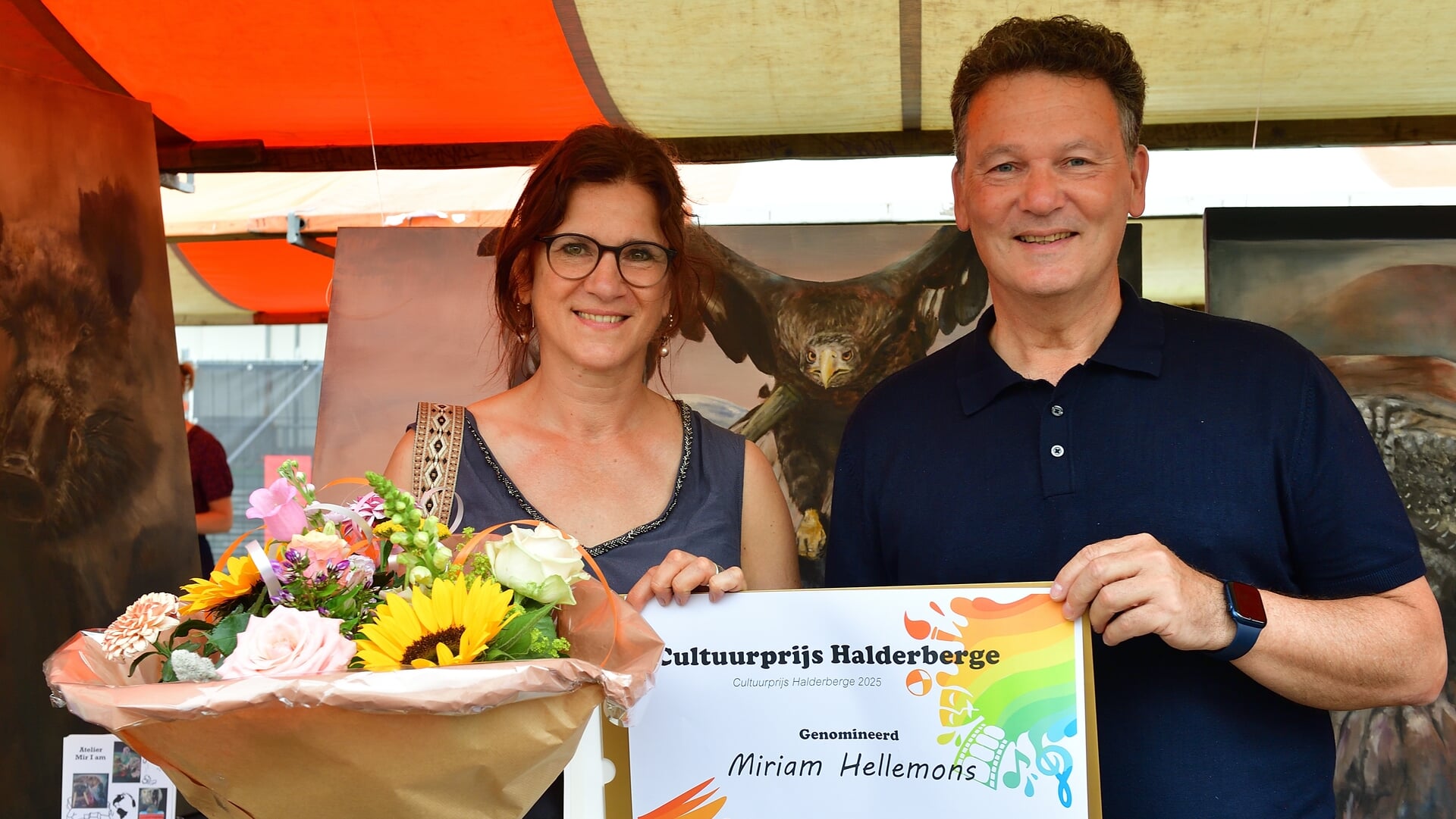 Miriam schildert met een boodschap en dingt mee naar Cultuurprijs