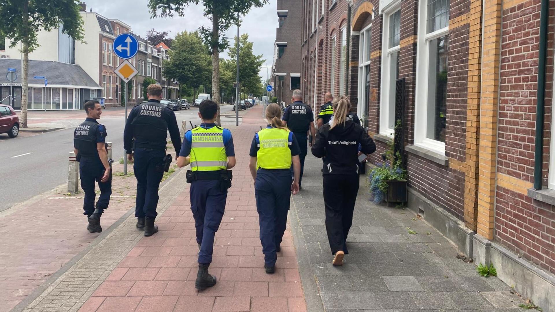 Grote vangst bij integrale controle: 3.300 vapes en 1.100 nicotinezakjes in beslag genomen