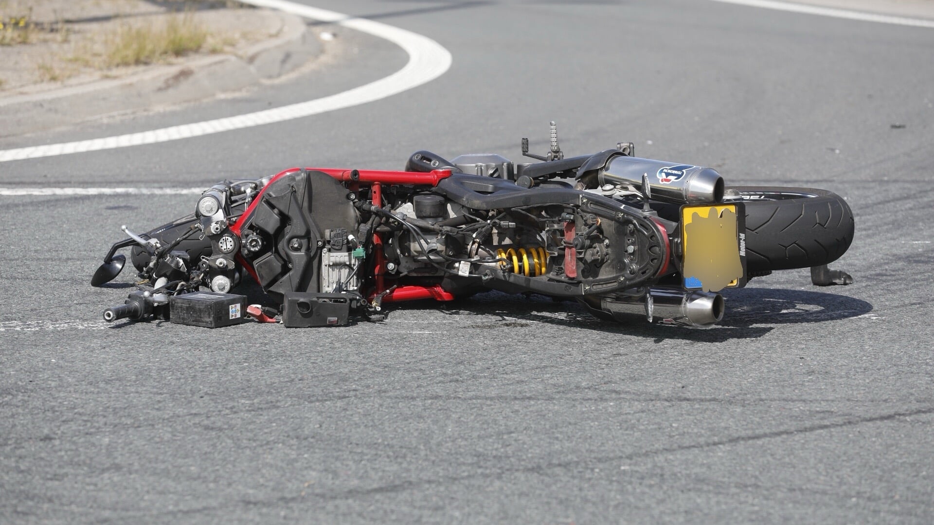 Motorrijder gewond bij ongeluk op Noordlangeweg in Dinteloord