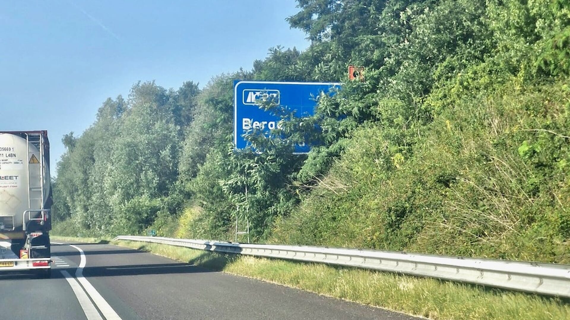 Hoge begroeiing langs A4 belemmert zicht op verkeersborden, CDA/V-BoZ! vraagt om actie