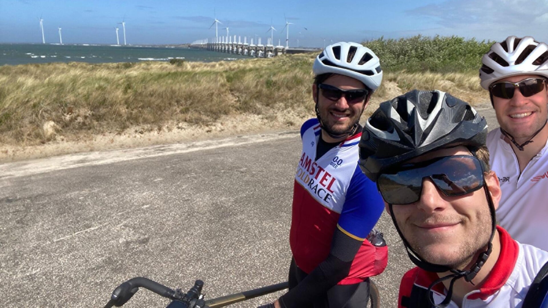Zunderts trio fietst met Coast tot Coast Challenge 500 kilometer door Nederland voor nieronderzoek