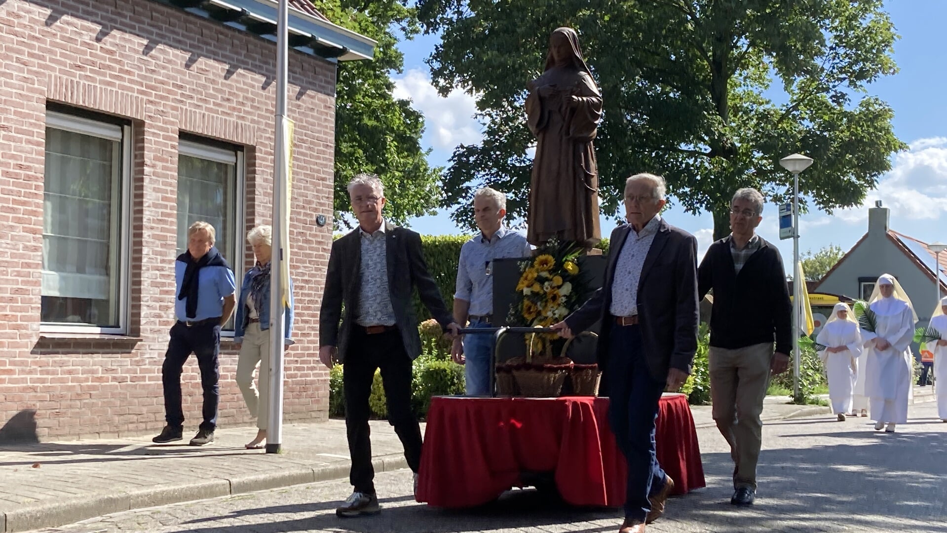 13 juli viert Ossendrecht het Adolphinefeest