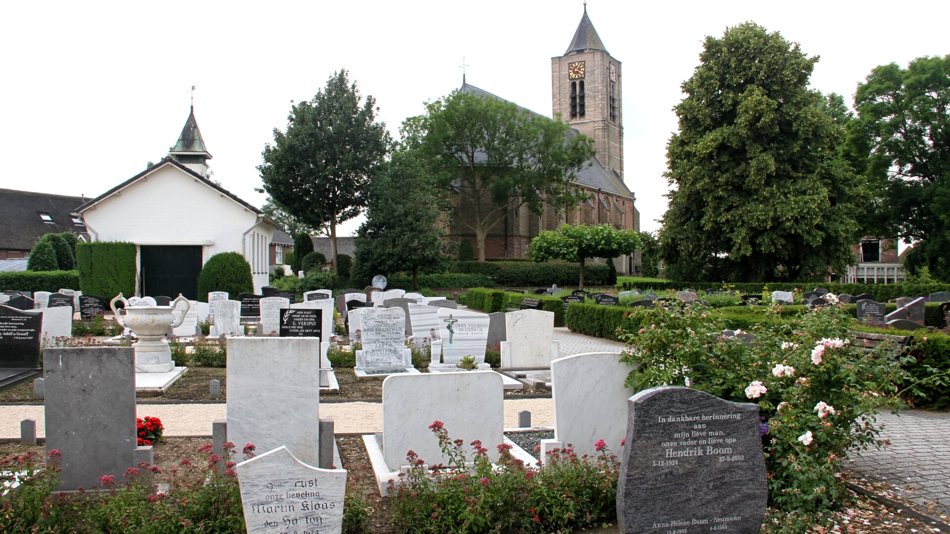 Gemeente start voorbereiding uitbreidingen begraafplaatsen Giessenburg ...