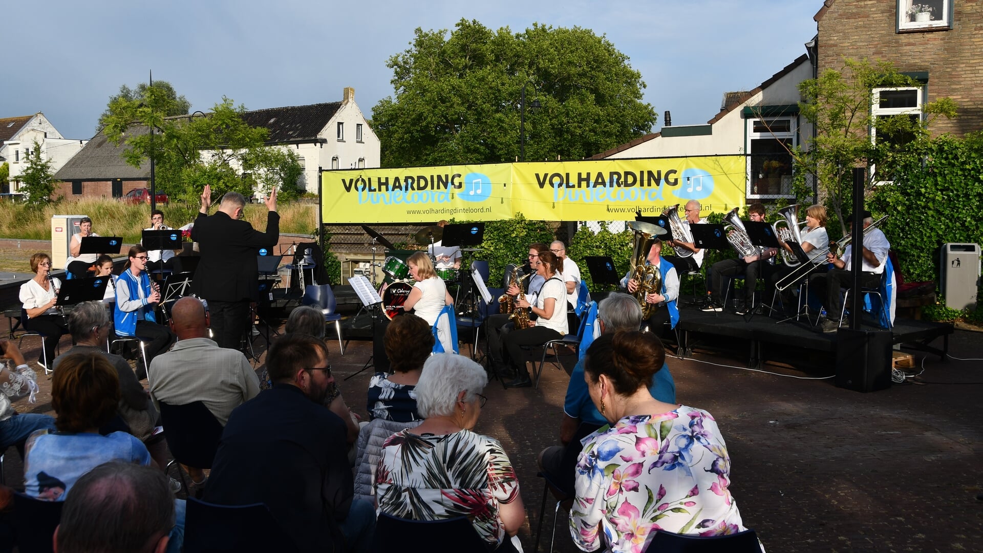 Even terugblikken: Geslaagd Havenconcert van Volharding Dinteloord