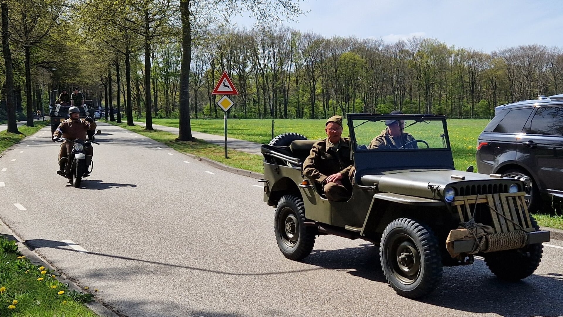 Bevrijdingstocht door Elburg en Oldebroek (MET VIDEO)