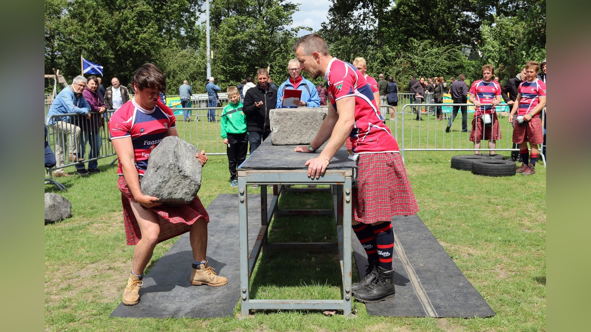 Schotse tradities tijdens Highland Games by the Sea in Baarland