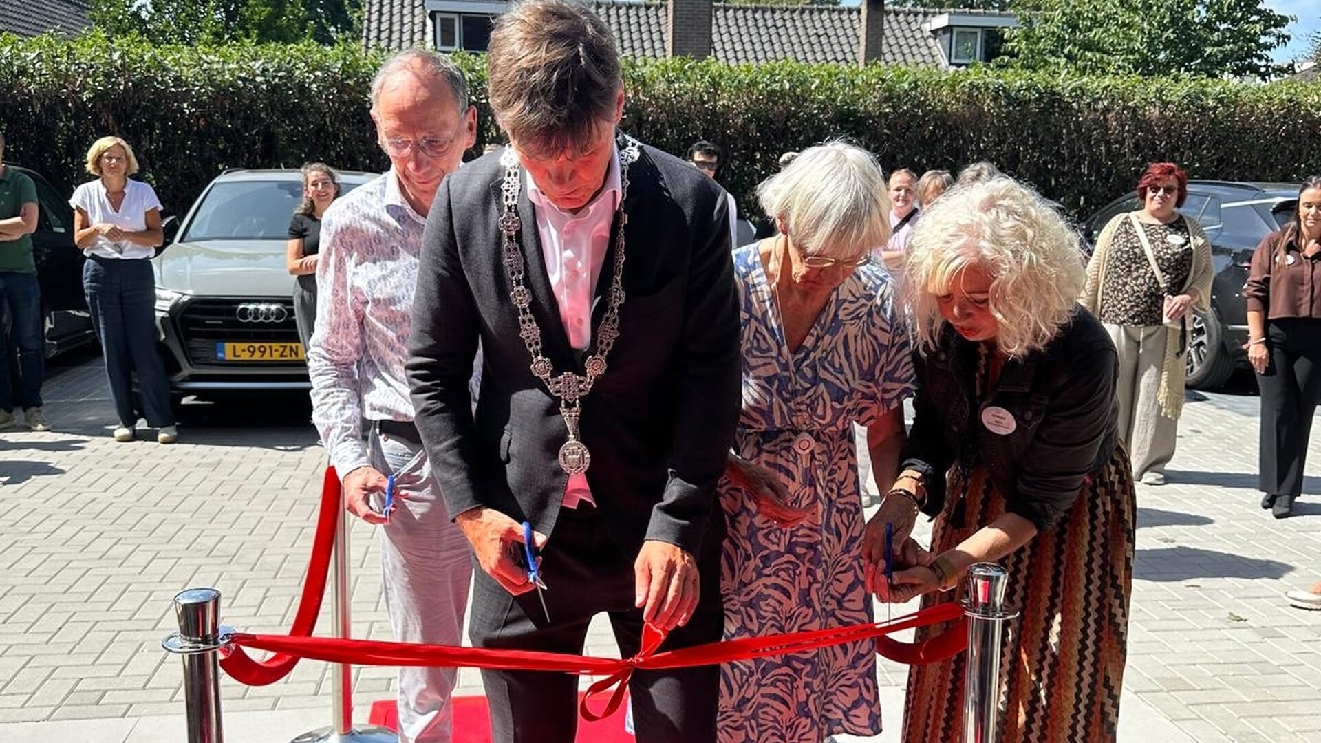 Burgemeester opent Villa Nassau: Een zorglocatie voor ouderen met dementie