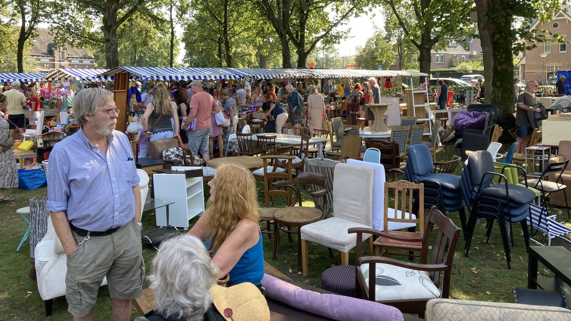 De Vlooienmarkt voor en door Ulvenhout keert terug: ‘De sfeer is altijd geweldig’